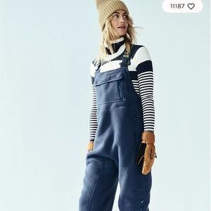 Free People “Hit the slopes salopettes” in navy